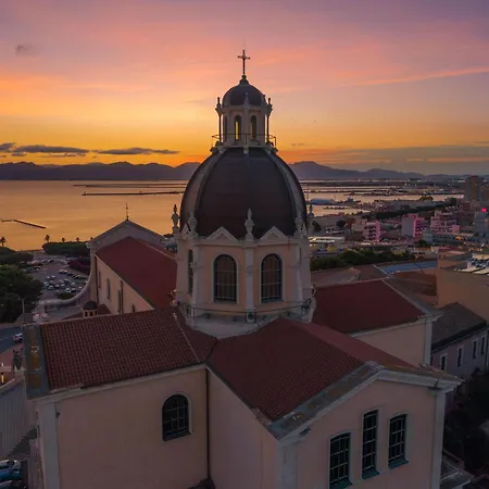 All'ombra Dell'ulivo Centro Citta' Tra Parchi, Mare E Cagliari 셀라기우스